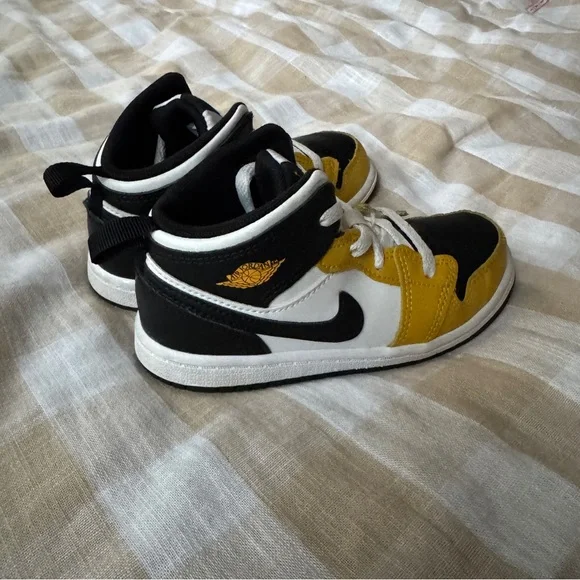 Nike Air Jordan 1 Mid Little Kids Size 10C - Yellow Ochre/Black-White - Picture 3 of 8
